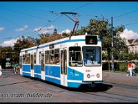 Tramvaj linije 2 na Glavnom kolodvoru 12. kolovoza 2005. godine.jpg